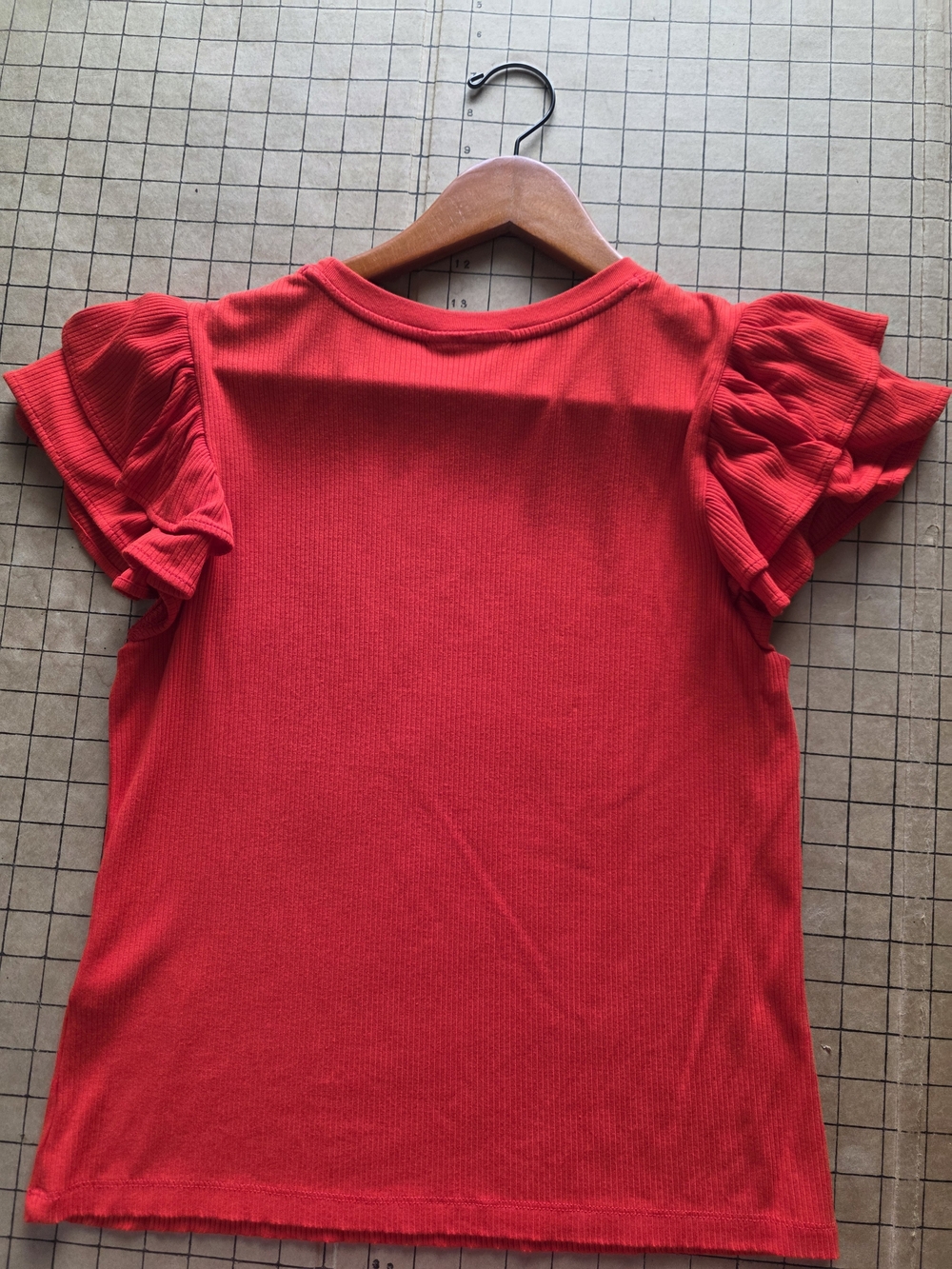 On 34th Red Ribbed Flutter Ruffle Sleeve Top Size L - Picture 10 of 10